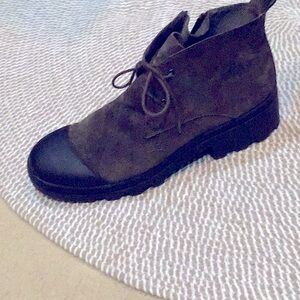 Women’s Eileen Fischer SZ 10 Waterproof booties style Reece